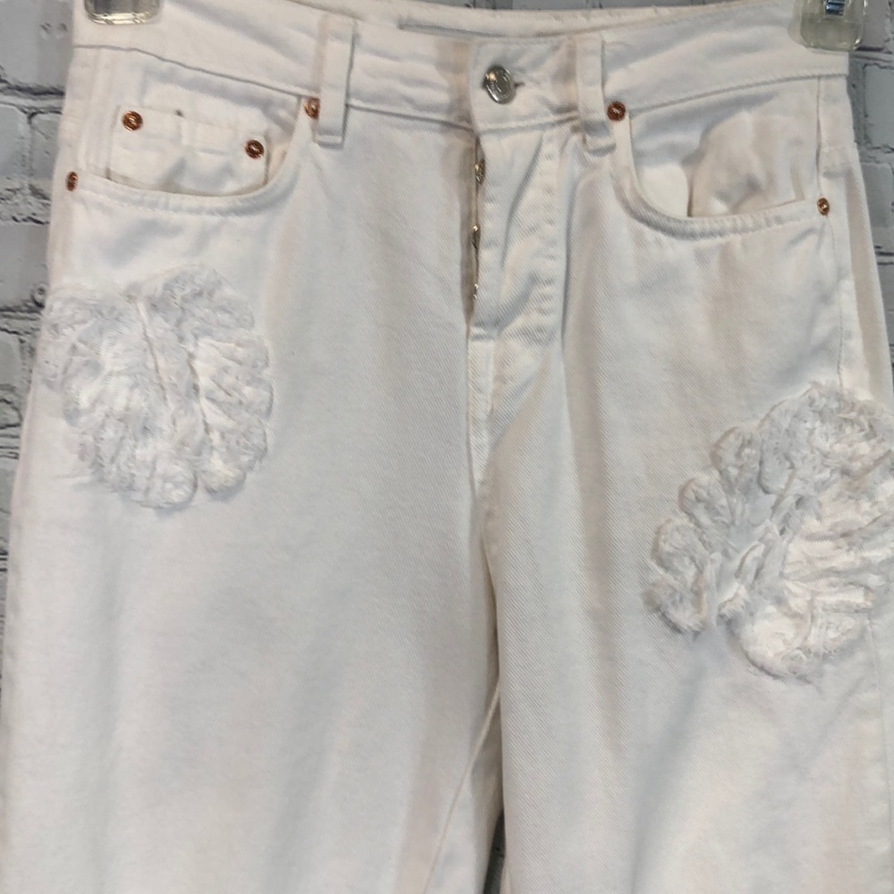 𝅺WHITE Zara Denim Jeans - Picture 2 of 10